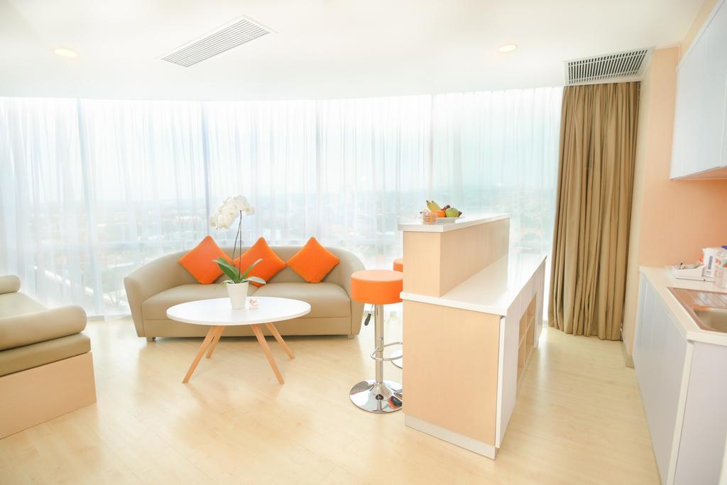 HARRIS Hotel Sentraland Semarang Exterior foto