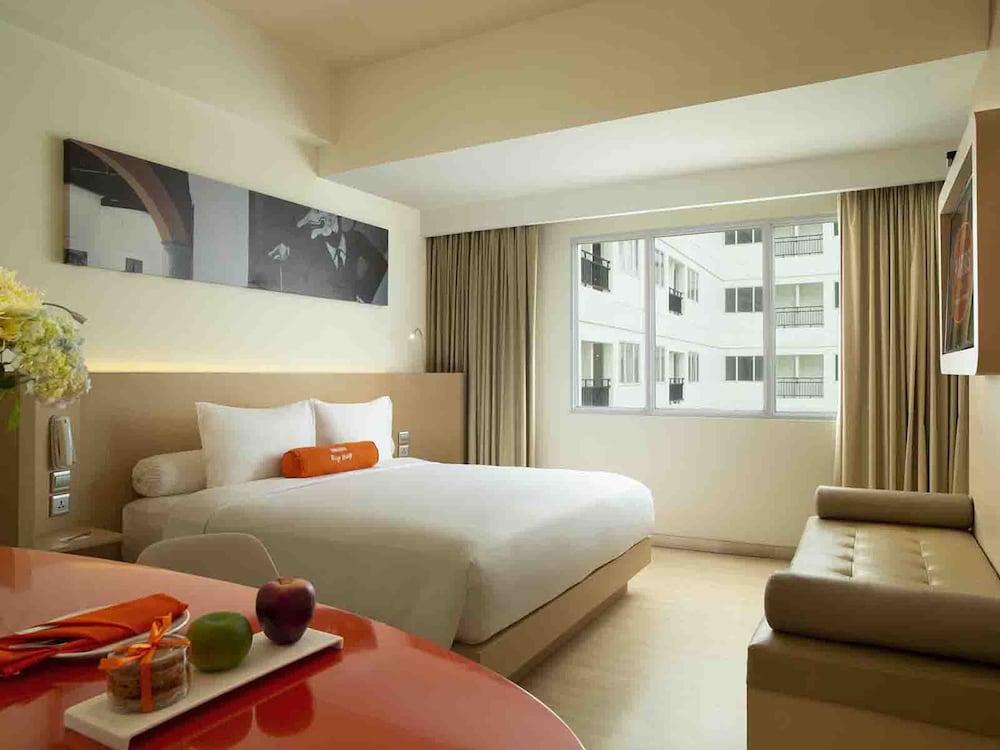HARRIS Hotel Sentraland Semarang Exterior foto