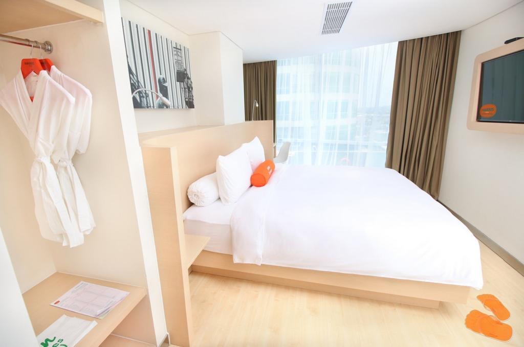 HARRIS Hotel Sentraland Semarang Exterior foto